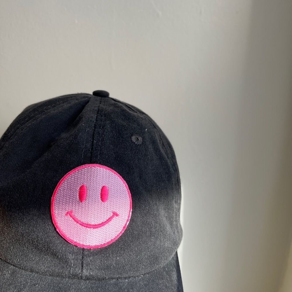 Black cotton Smiley hat with pink smiley face - Picture 2 of 5
